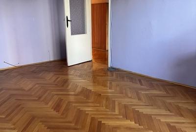 Apartament cu 3 camere decomandat în Rogerius