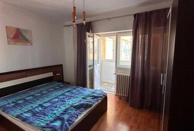 Apartament cu 4 camere decomandat în Tei