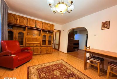 Apartament cu 3 camere decomandat în Podu Roș