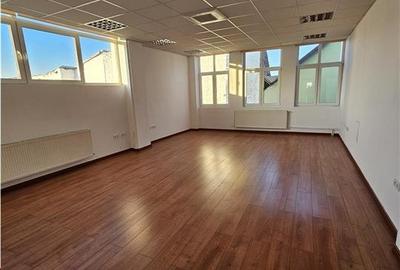 Birou, de 900 mp, în Piața Cluj - 12