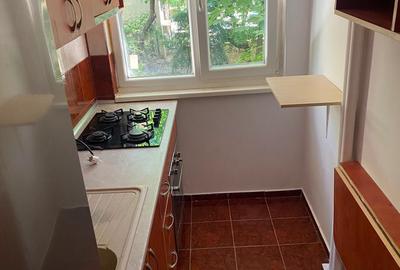 Apartament cu 2 camere semidecomandat în Brâncoveanu