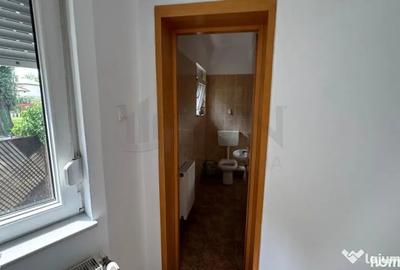 Casă cu 10 camere cu Teren 402 Mp în Lacul Tei
