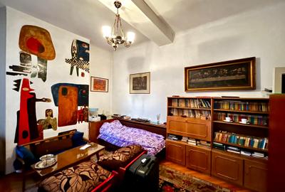 Apartament cu 3 camere semidecomandat în Calea Victoriei
