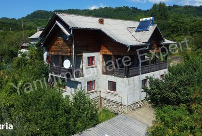 Casă cu 3 camere cu Teren 2469 Mp în Nucșoara