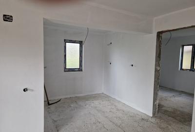 Casă individuală cu 4 camere cu Teren 180 Mp în Est - 8