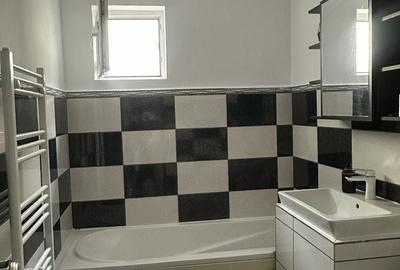 Apartament cu 3 camere decomandat în Micro 20