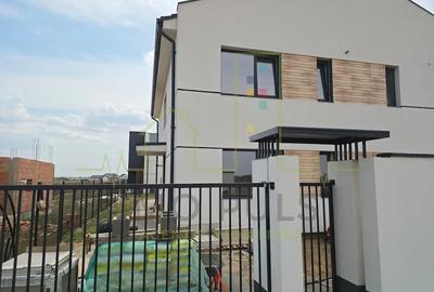 Casă cu 7 camere cu Teren 310 Mp în Moșnița Veche