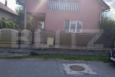 Casă cu 4 camere cu Teren 2064 Mp în Central