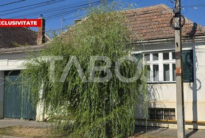 Casă individuală cu 2 camere cu Canalizare în Petrești