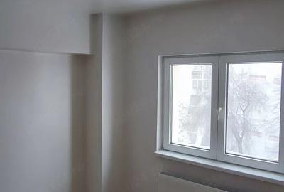 Apartament cu 4 camere semidecomandat în Colentina