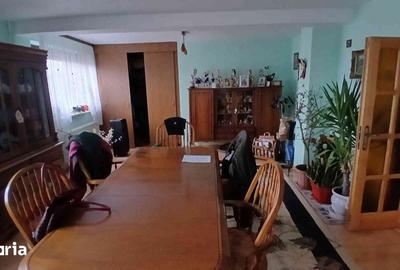 Casă cu 7 camere cu Teren 700 Mp în Caransebeș