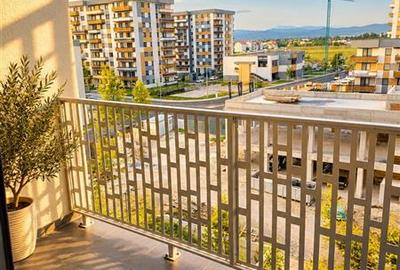 Apartament cu 2 camere decomandat în Tractorul