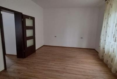 Casă cu 2 camere cu Teren 400 Mp în Pârneava