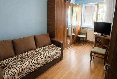 Apartament cu 3 camere semidecomandat în Calea București