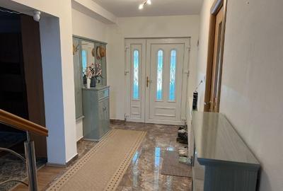 Casă cu 4 camere cu Teren 357 Mp în Grădiște - 10