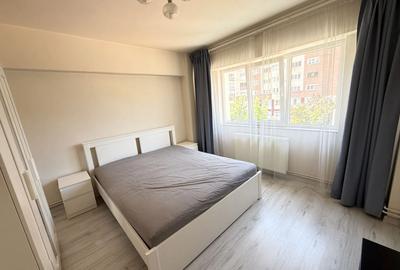 Apartament cu 3 camere decomandat în Răcădău
