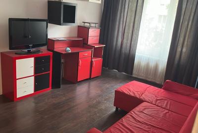 Apartament cu 3 camere decomandat în Titan