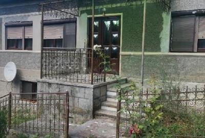 Casă individuală cu 5 camere cu Teren 1992 Mp în Ionești