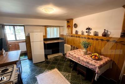 Casă cu 4 camere decomandat în Pietroșița