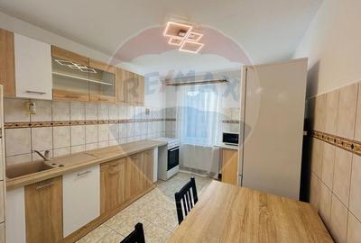 Apartament cu 3 camere decomandat, mobilat în Tractorul - 1