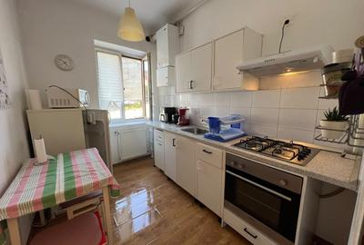 Apartament cu 2 camere decomandat, mobilat în Central
