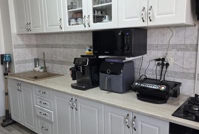 Apartament cu 3 camere decomandat în Progresul