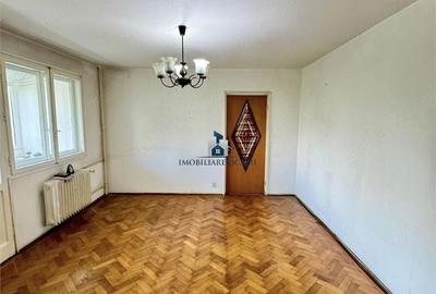 Apartament cu 3 camere semidecomandat în Alexandru Obregia