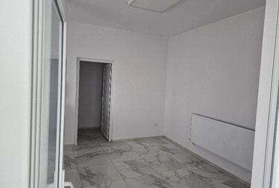 Spațiu comercial, de 86 mp, în Central - 4