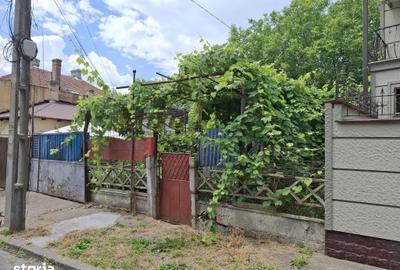 Teren de 228 mp, în Far