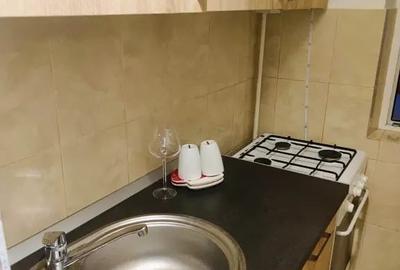 Garsonieră decomandată în Central