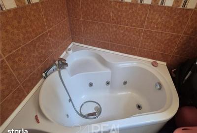 Casă cu 5 camere cu Teren 65 Mp în Colentina