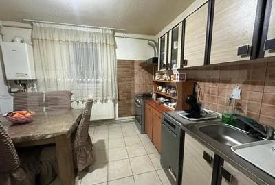 Apartament cu 3 camere semidecomandat în Rovine - 1