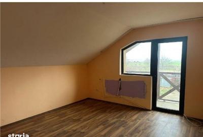 Casă cu 4 camere cu Teren 400 Mp în Letea Veche