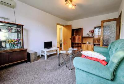 Apartament cu 3 camere semidecomandat în Titan