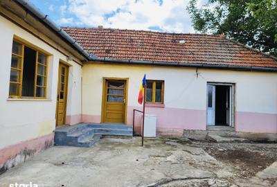 Casă cu 4 camere cu Teren 700 Mp în Rontău