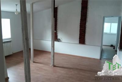 Casă individuală cu 6 camere cu Canalizare în Titulescu - 5