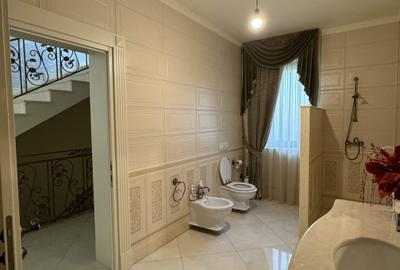 Casă individuală cu 10 camere cu Garaj în Central - 19