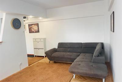 Apartament cu 3 camere decomandat, mobilat în Central