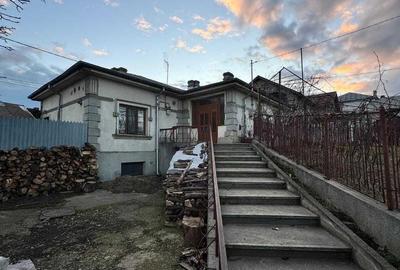 Casă cu 3 camere în Central