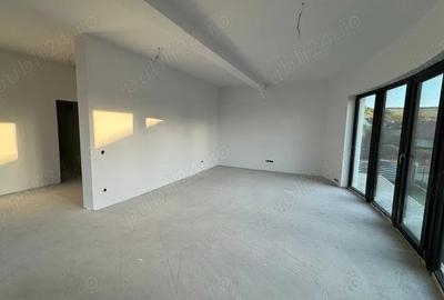Casă cu 4 camere cu Teren 700 Mp în Central - 1
