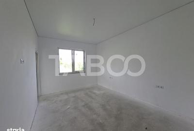 Casă cu 3 camere decomandat în Cristian
