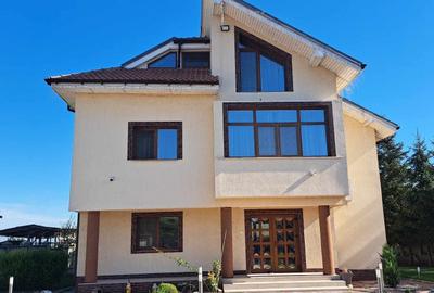 Casă cu 4 camere în Mineri