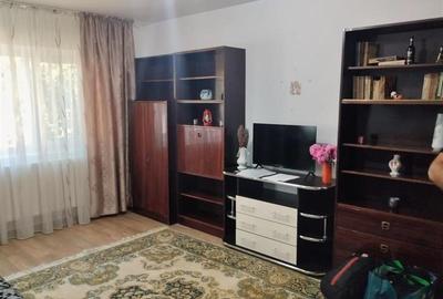 Apartament cu 2 camere decomandat, mobilat în Nicolina