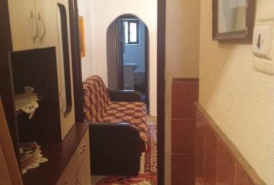 Apartament cu 3 camere semidecomandat în Micro 14