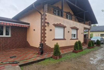 Casă cu 4 camere în Central
