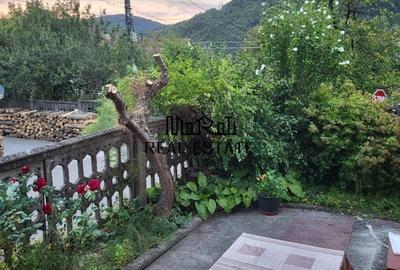 Casă cu 2 camere cu Teren 355 Mp în Criș