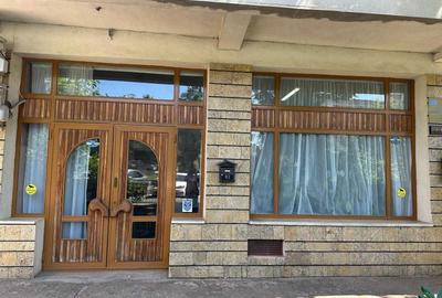 Spațiu comercial, de 60 mp, în Central - 8