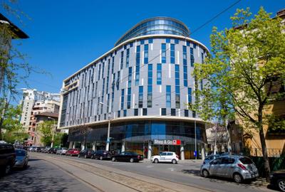 Birou, de 3,385 mp, în Romană - 2