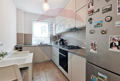 Apartament cu 2 camere decomandat, mobilat în Tractorul