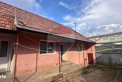 Casă cu 3 camere în Valea Lungă